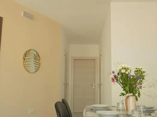 Side-seaview Near And Close To St. Julians Lägenhet