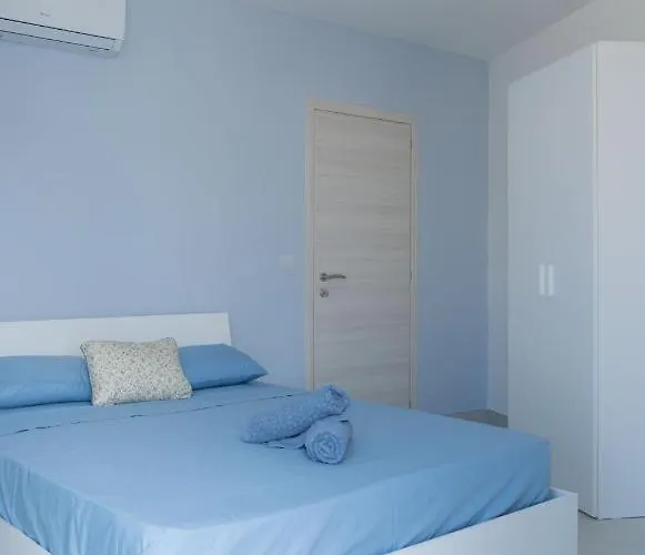 Side-seaview Near And Close To St. Julians Lägenhet *